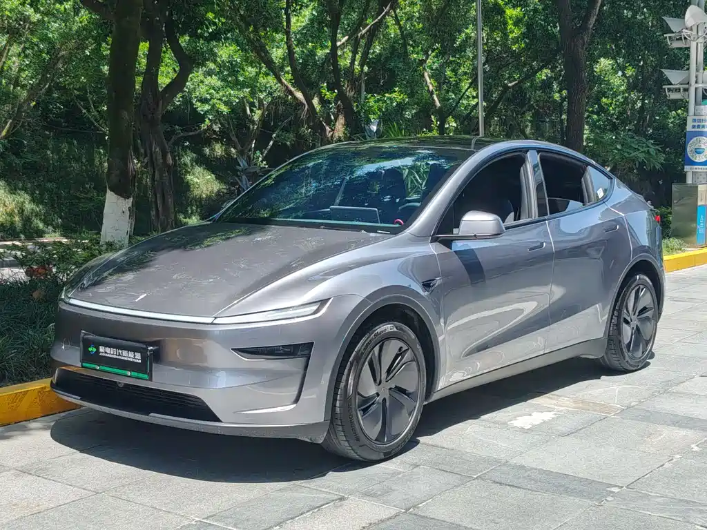 Tesla Model Y 2026 — фото 1