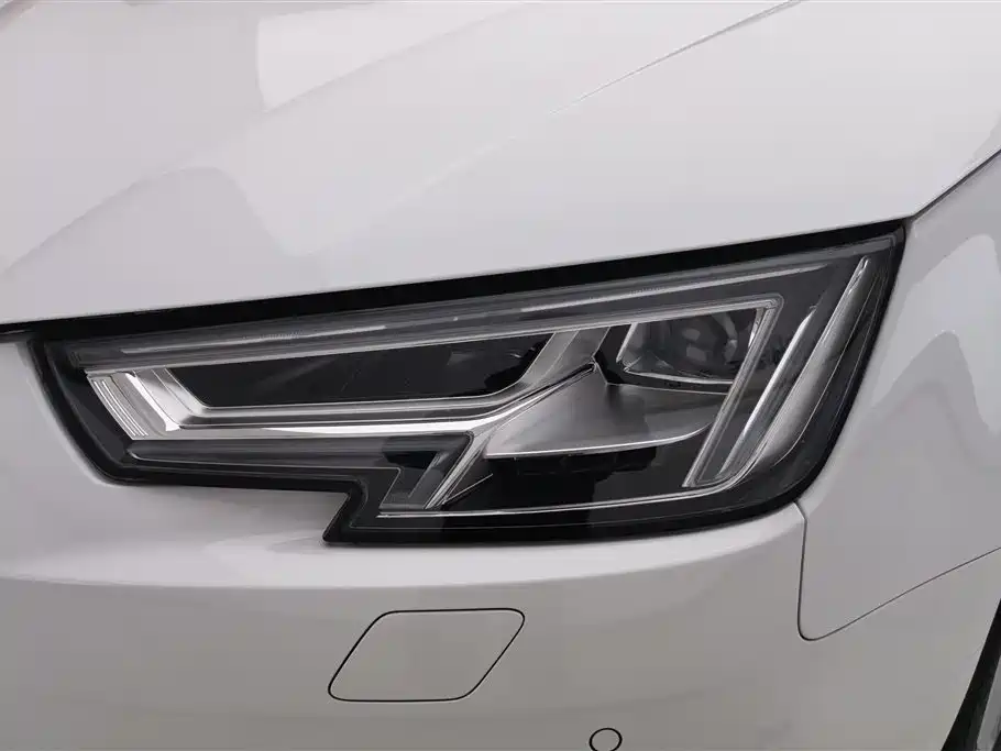 Audi A4L 2018 — фото 5