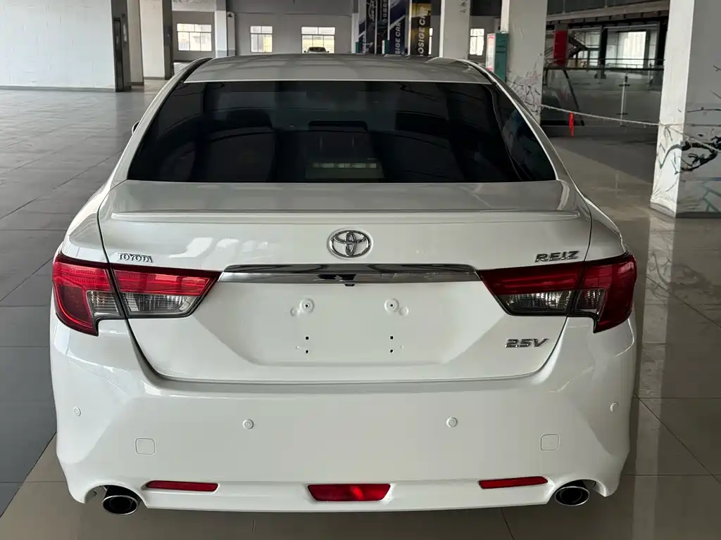 Toyota Reiz 2015 — фото 5