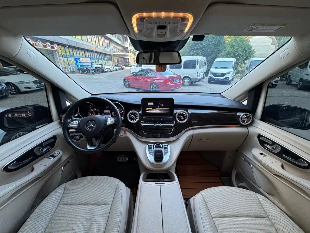 Mercedes-Benz V-Class 2017 — фото 14