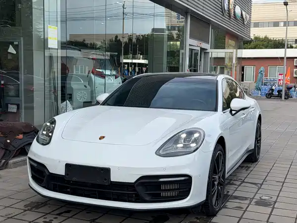 Porsche Panamera 2023