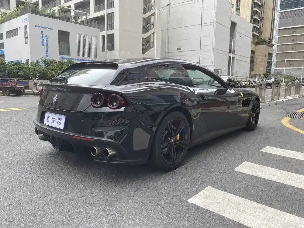 Ferrari GTC4Lusso 2020 — фото 15