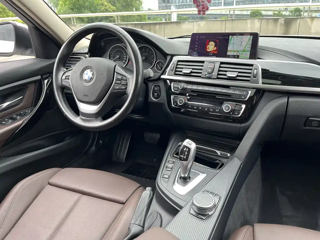 BMW 3 Series 2019 — фото 10
