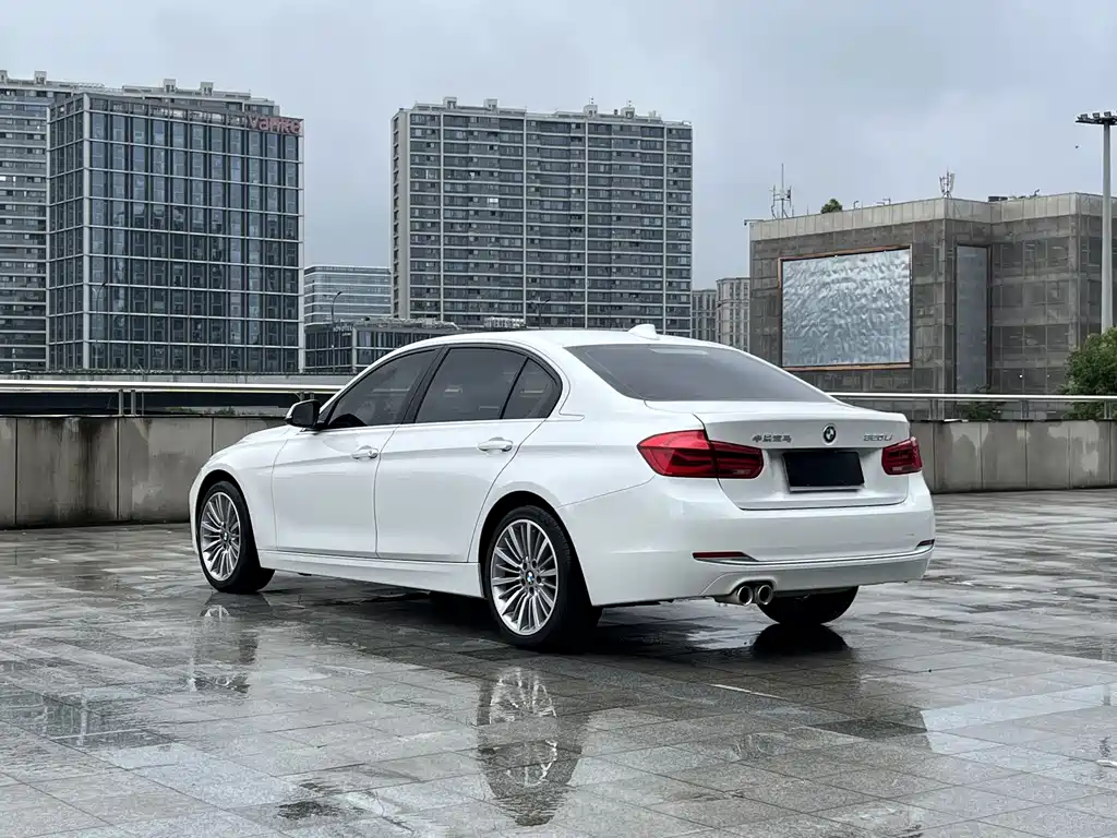BMW 3 Series 2019 — фото 14
