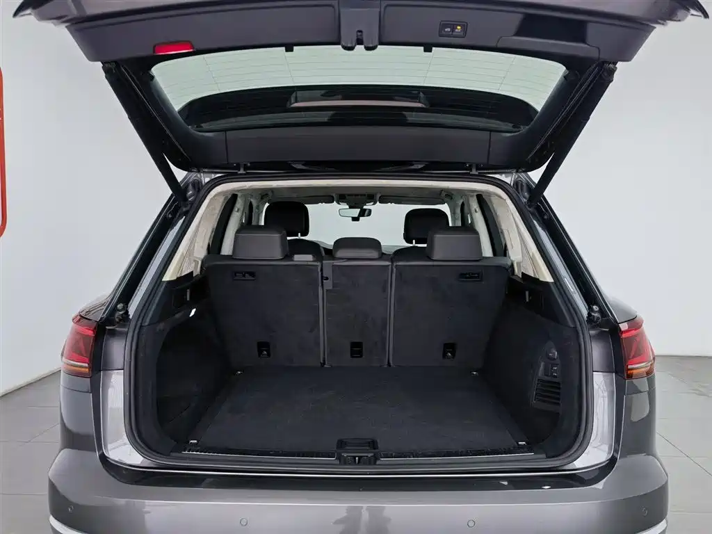 Volkswagen Touareg 2019 — фото 16