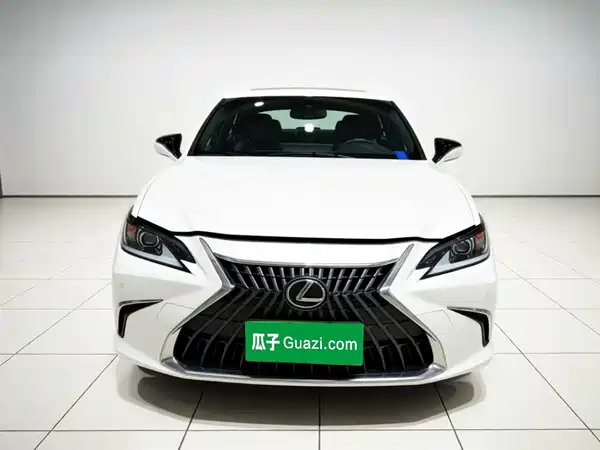 Lexus ES 2023