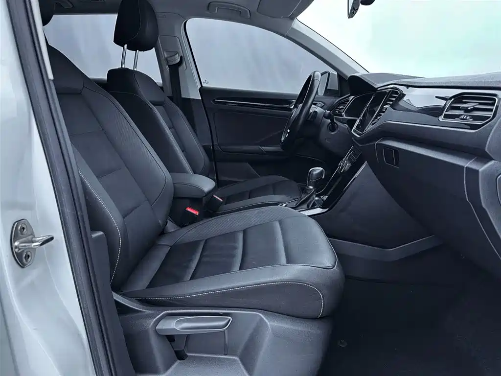 Volkswagen T-Roc 2021 — фото 16