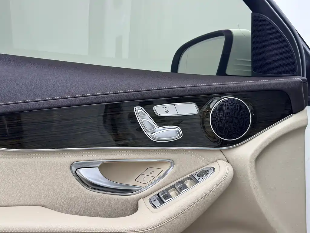 Mercedes-Benz GLC 2017 — фото 10