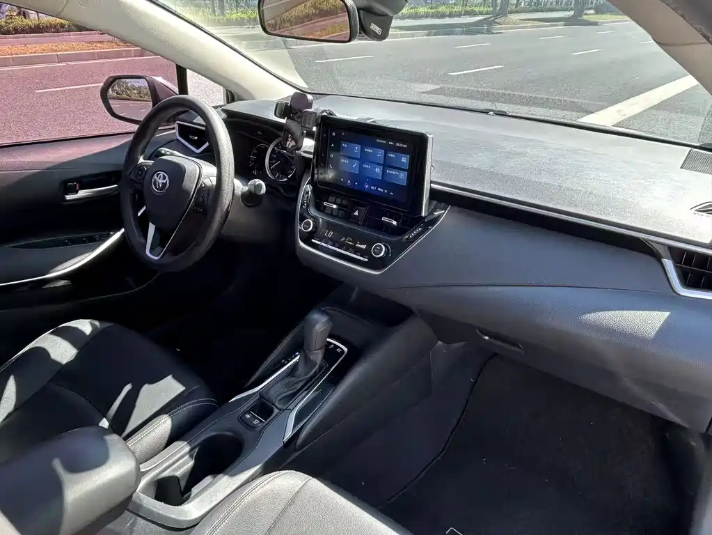 Toyota Corolla 2022 — фото 11