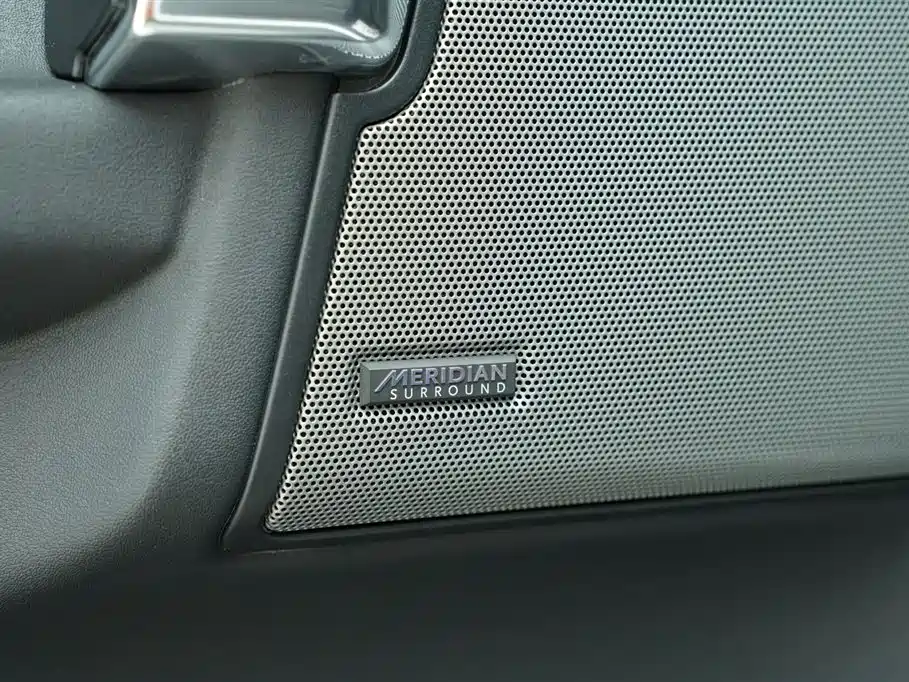 Land Rover Discovery 2016 — фото 10