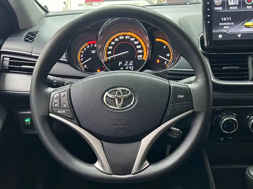 Toyota Yaris L 2022 — фото 9