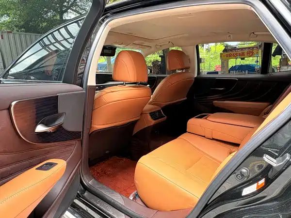 Lexus LS 2020