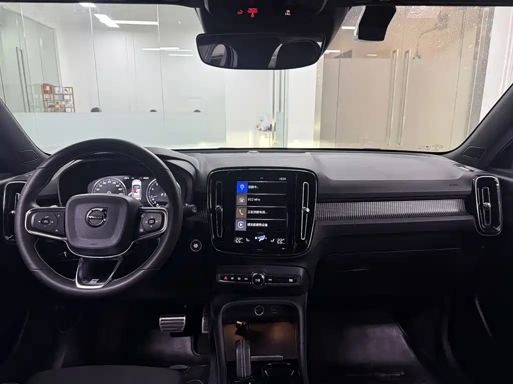 Volvo XC40 2019 — фото 14