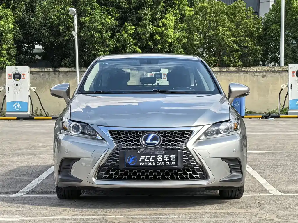 Lexus CT 2019 — фото 2