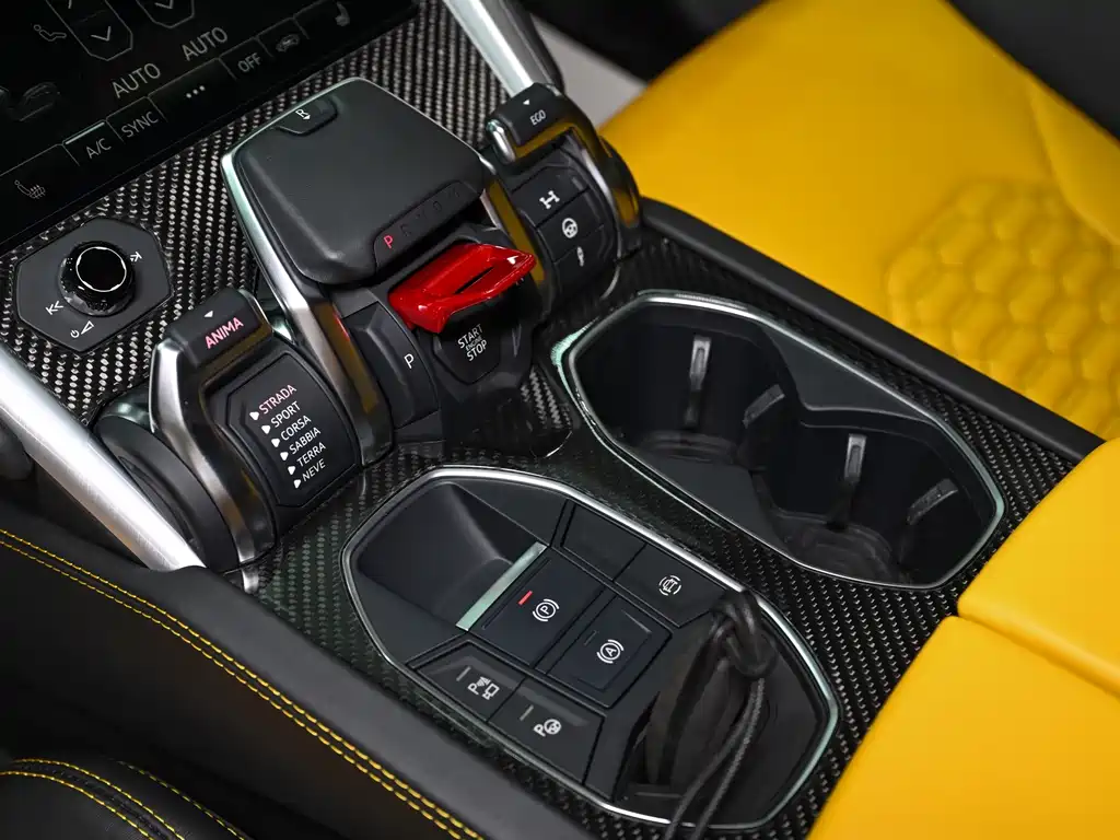 Lamborghini Urus 2023 — фото 11