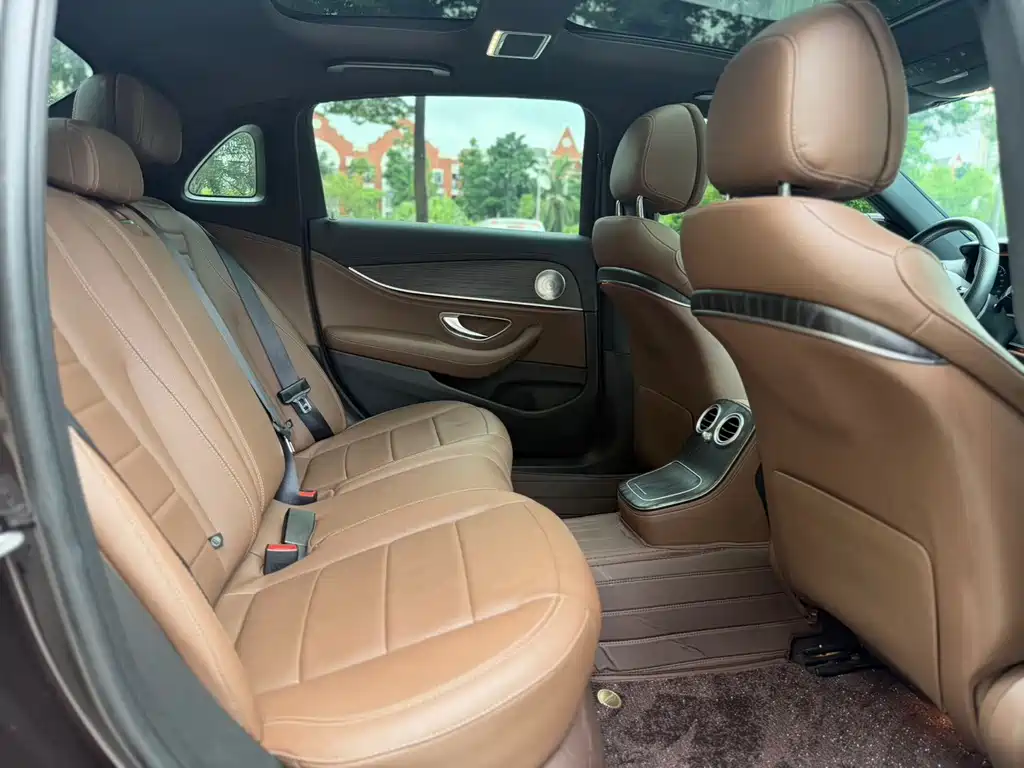 Mercedes-Benz E-Class 2020 — фото 13