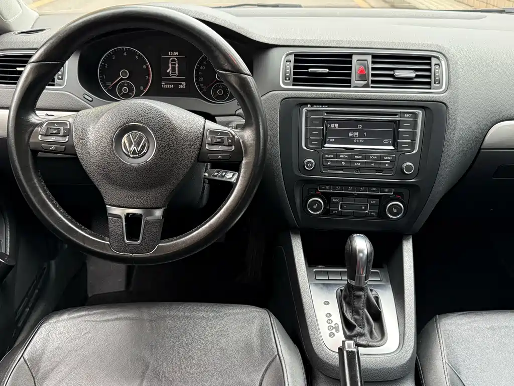 Volkswagen Sagitar 2014