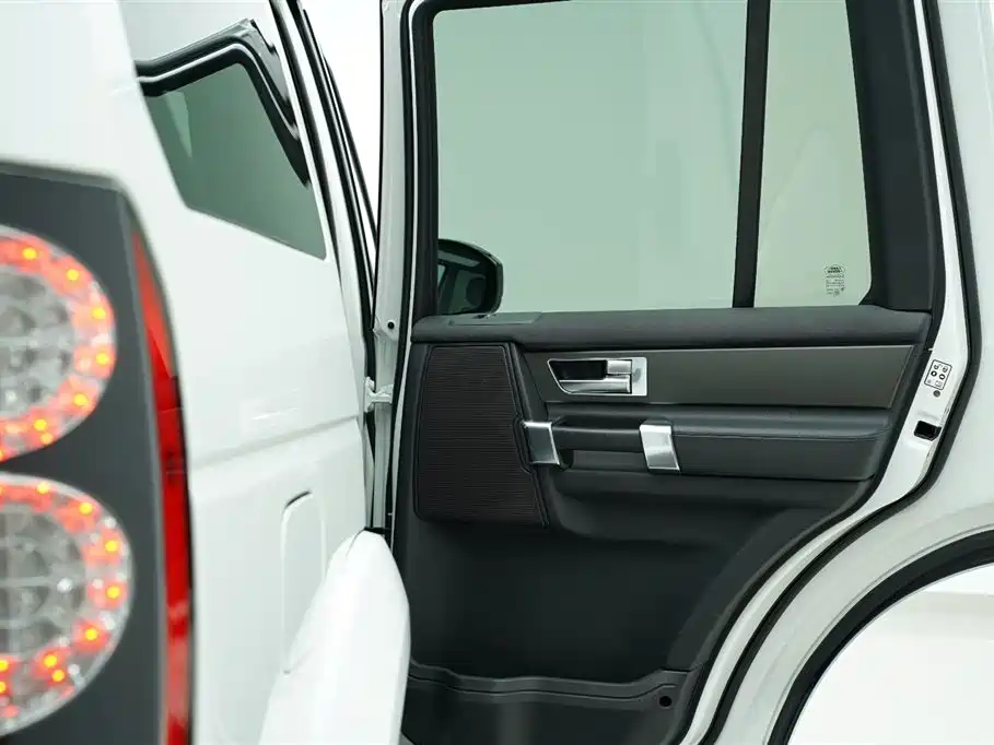 Land Rover Discovery 2016 — фото 21