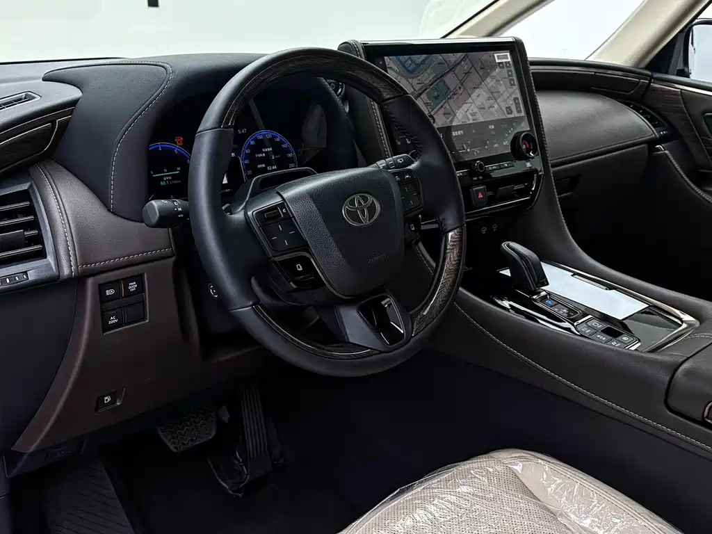 Toyota Alphard — фото 8