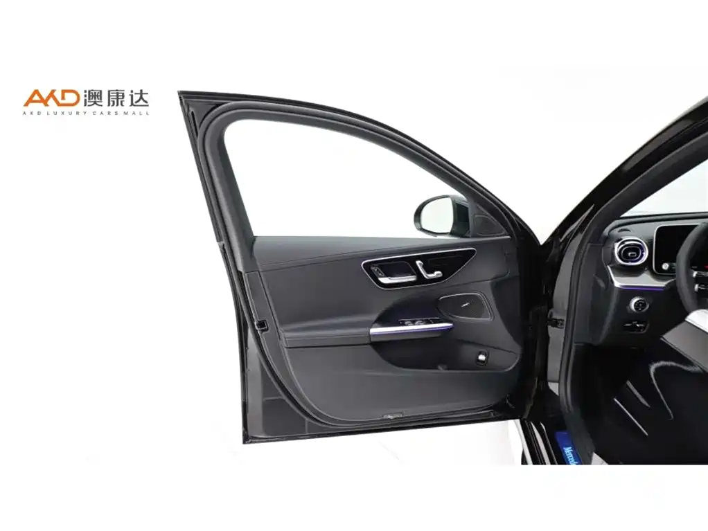 Mercedes-Benz C-Class 2024 — фото 10
