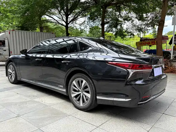 Lexus LS 2020