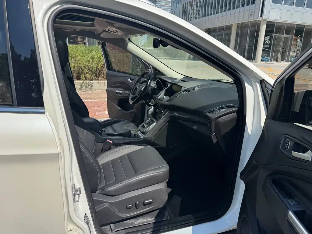 Ford Kuga 2015 — фото 14
