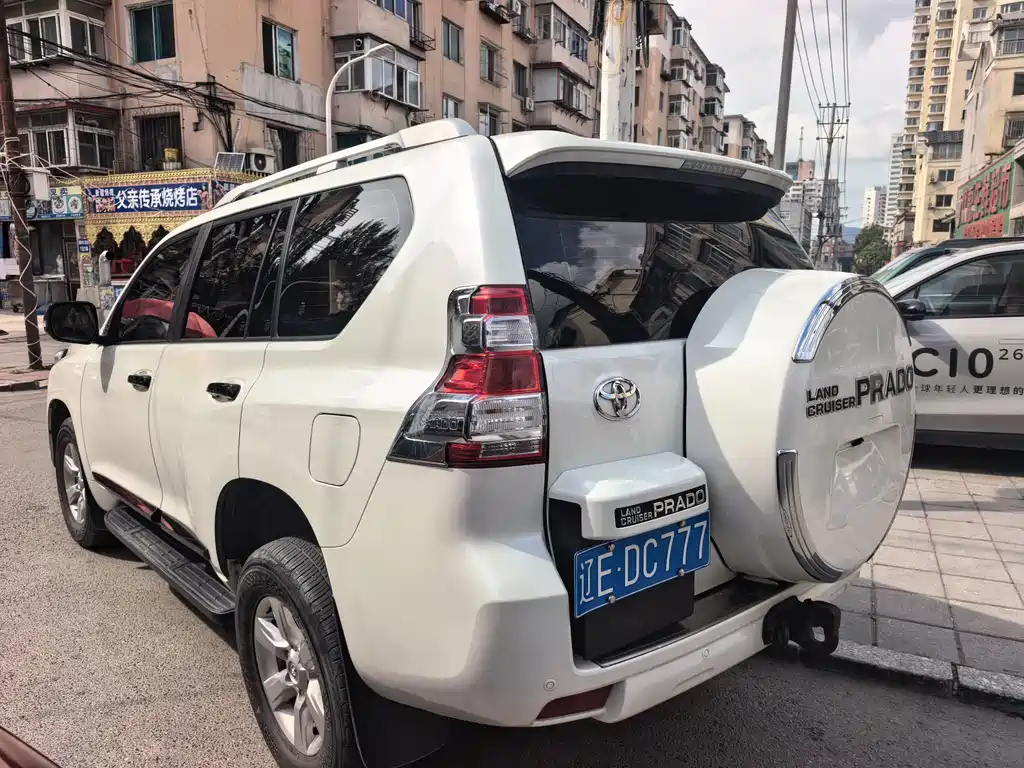 Toyota Prado 2015 — фото 6