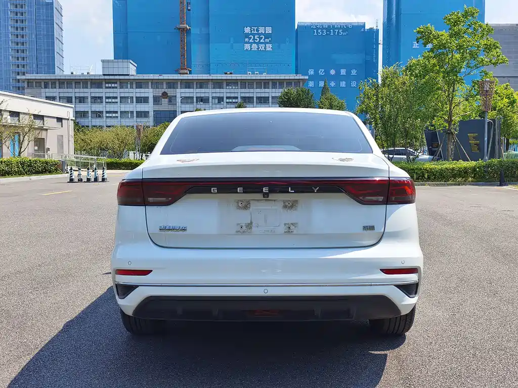 Geely Emgrand 2021 — фото 14