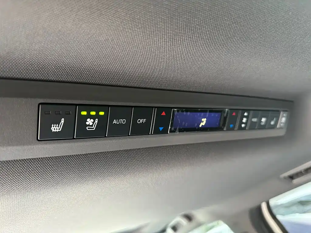 Toyota Sienna 2022 — фото 13