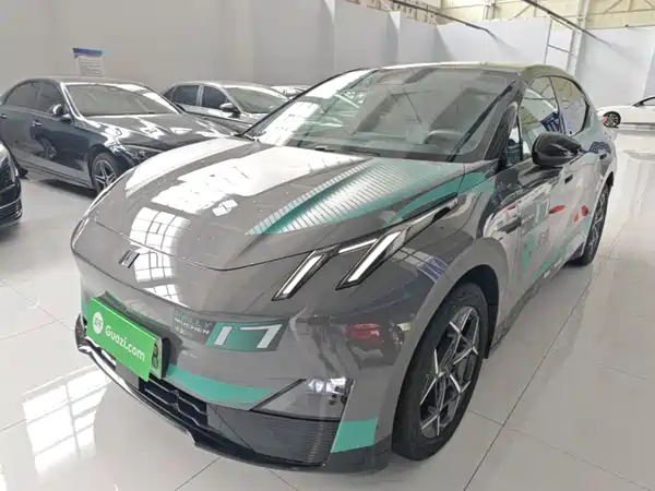 Lynk & Co Z20 2025