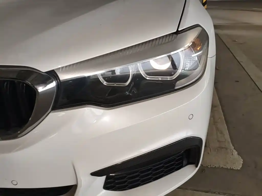 BMW 5 Series 2018 — фото 24