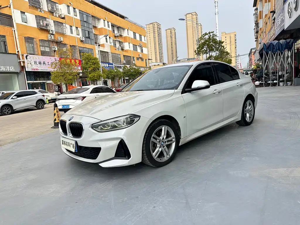 BMW 1 Series 2019 — фото 1