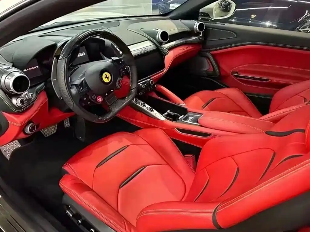 Ferrari GTC4Lusso 2019 — фото 8