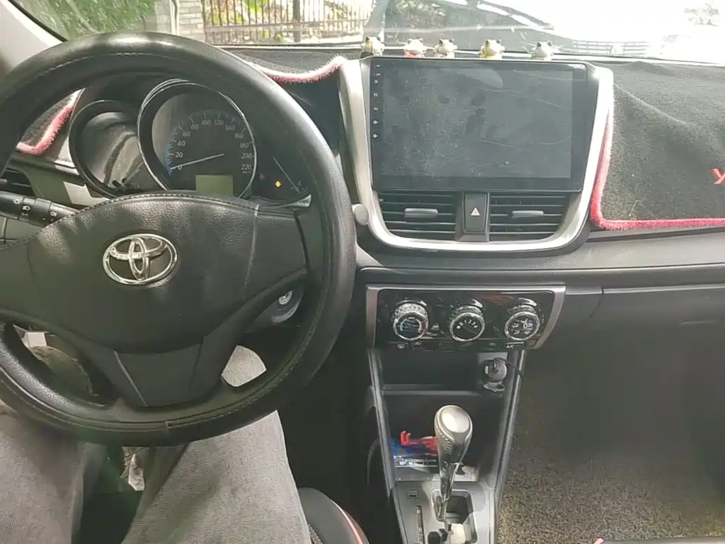 Toyota Yaris L 2017 — фото 16