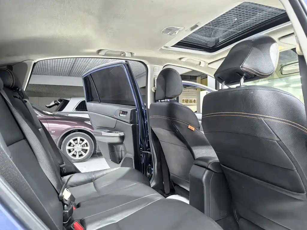 Volvo V40 2016 — фото 10