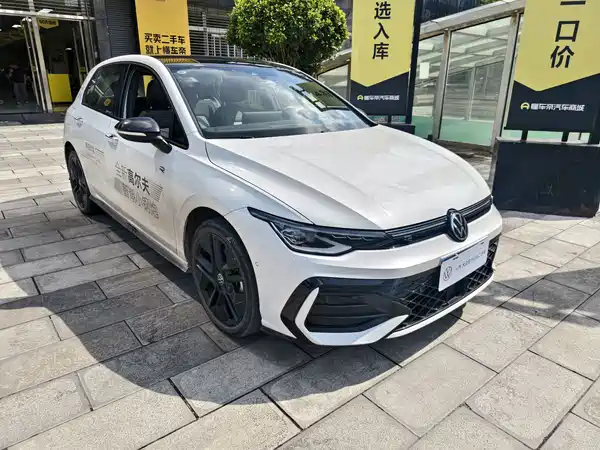 Volkswagen Golf 2025