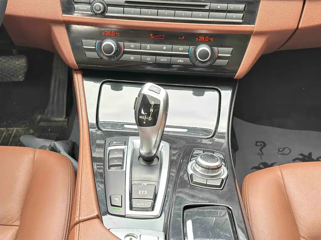 BMW 5 Series 2014 — фото 24