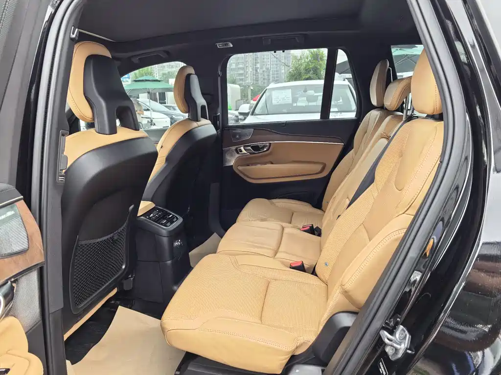 Volvo XC90 PHEV 2018 — фото 11