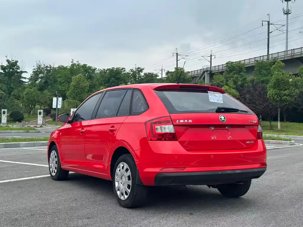 Skoda Rapid Spaceback 2014 — фото 6