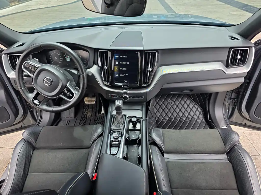 Volvo XC60 2018 — фото 13