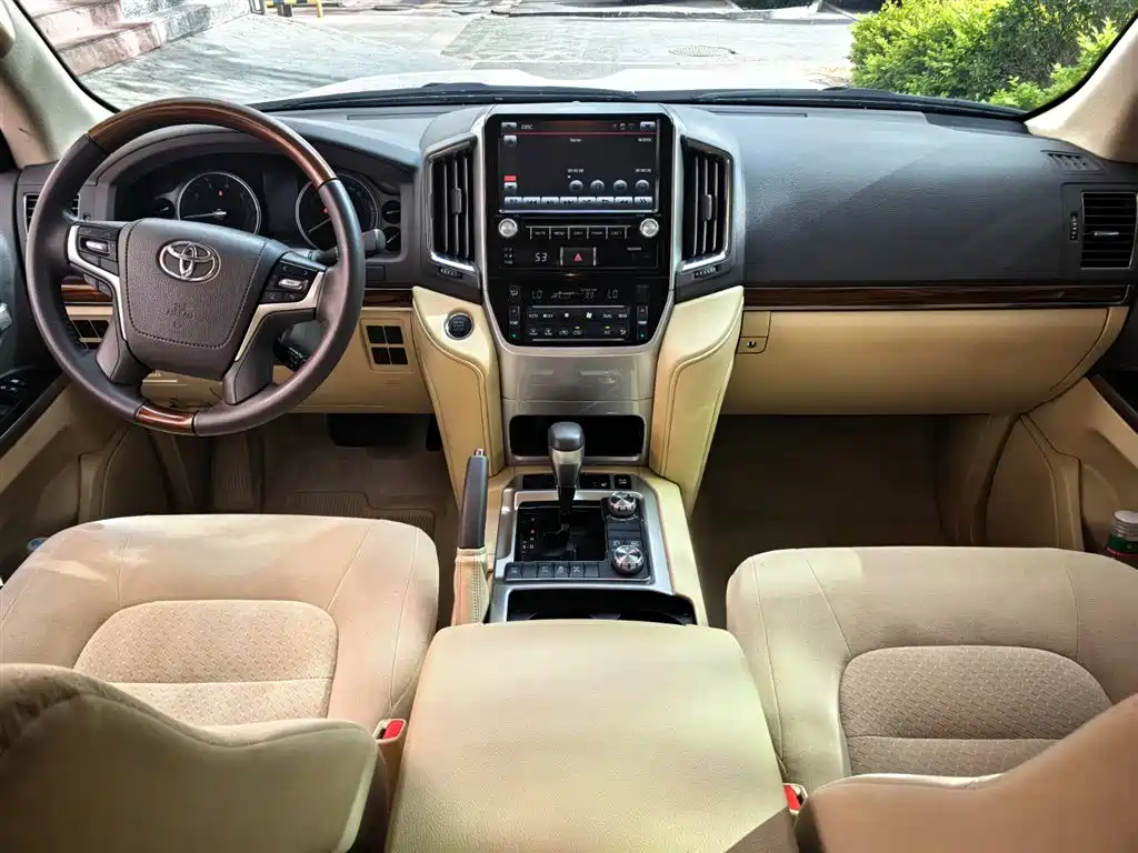 Toyota Land Cruiser 2017 — фото 6