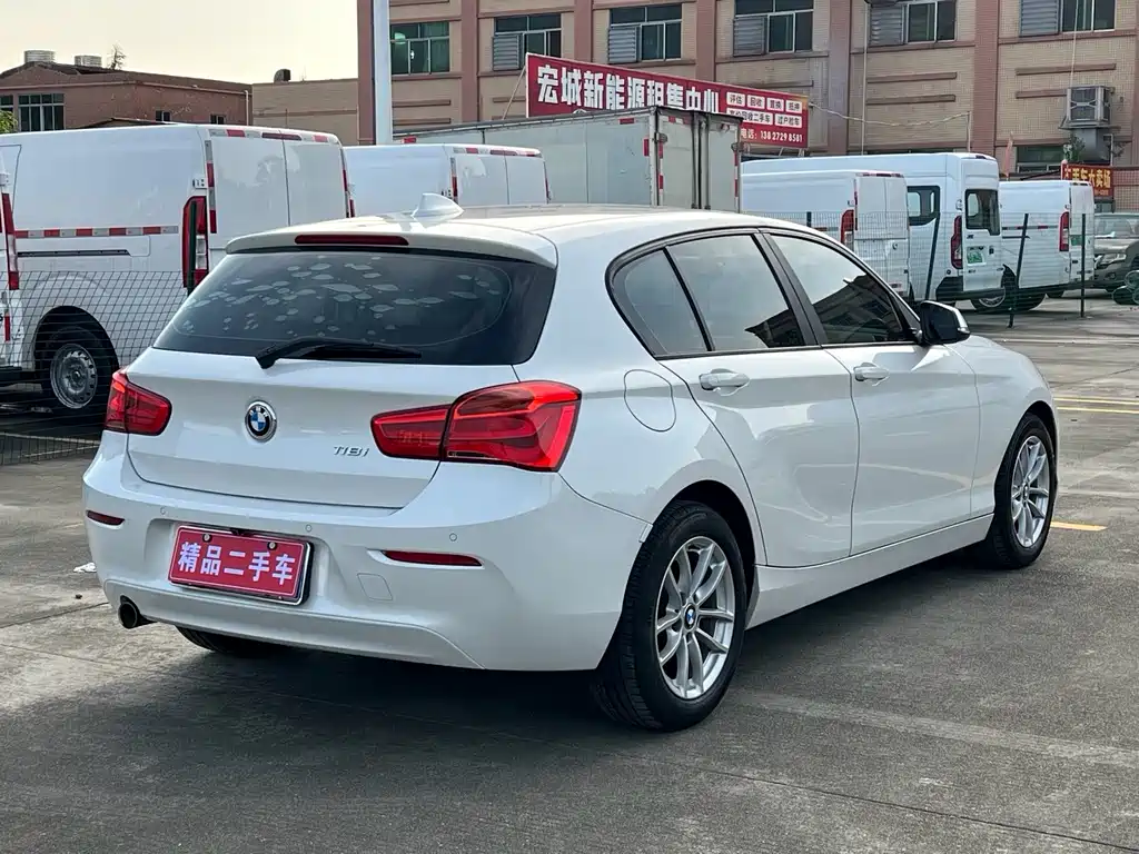 BMW 1 Series 2017 — фото 15
