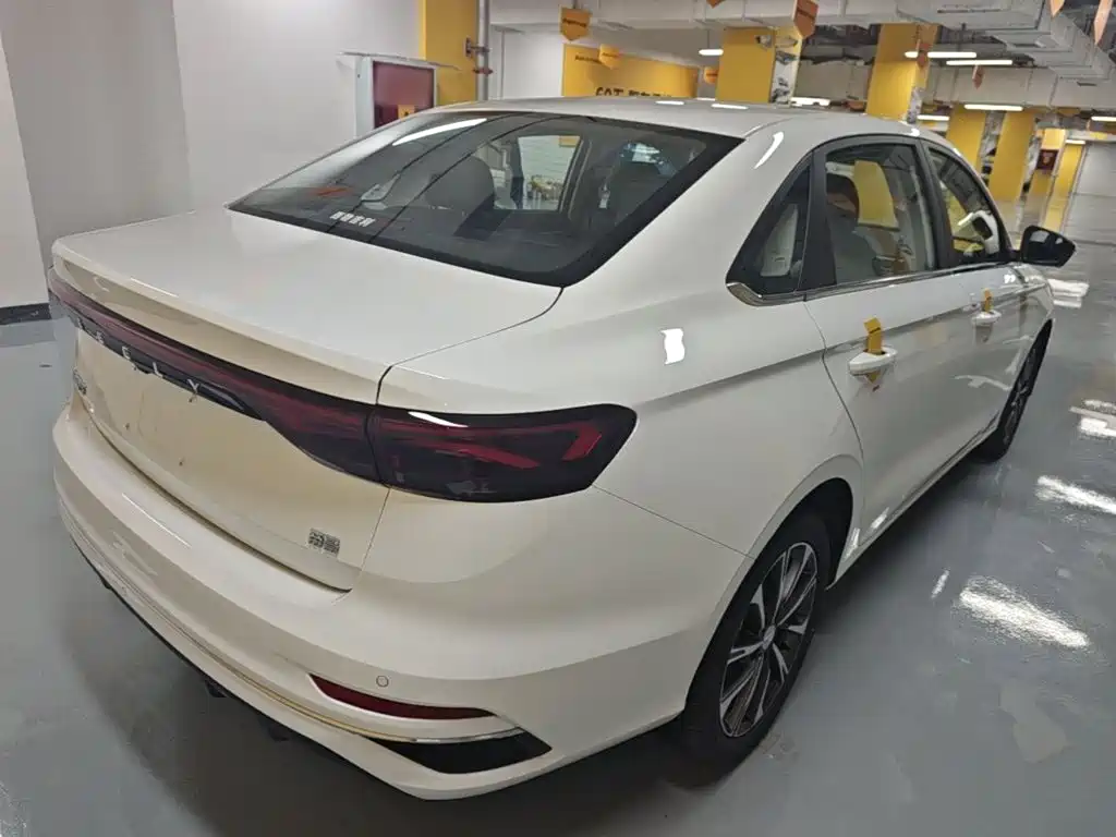 Geely Emgrand 2025