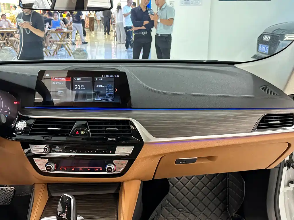 BMW 6 Series GT 2019 — фото 17