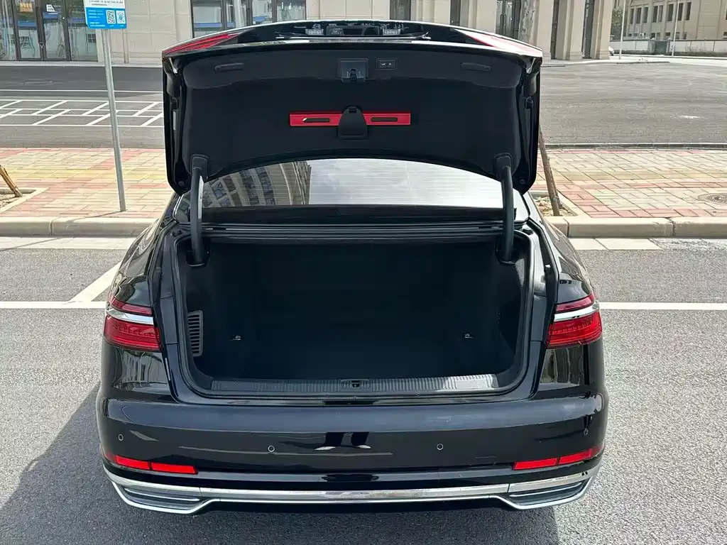 Audi A8 2021 — фото 14