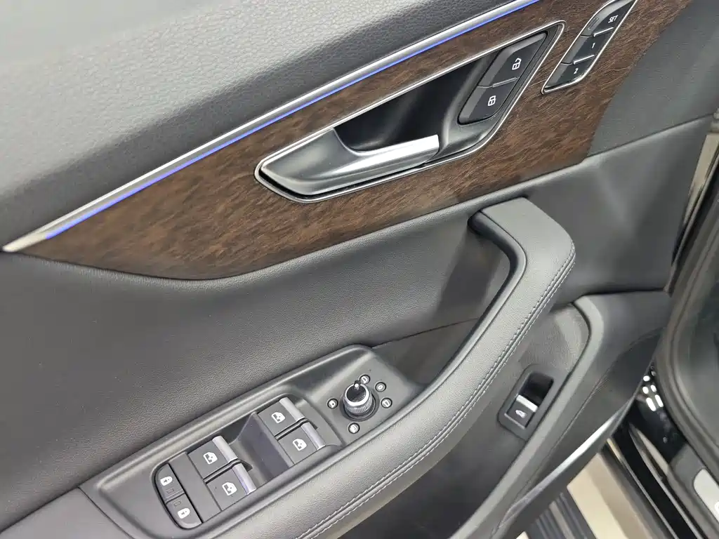 Audi Q7 2023 — фото 15