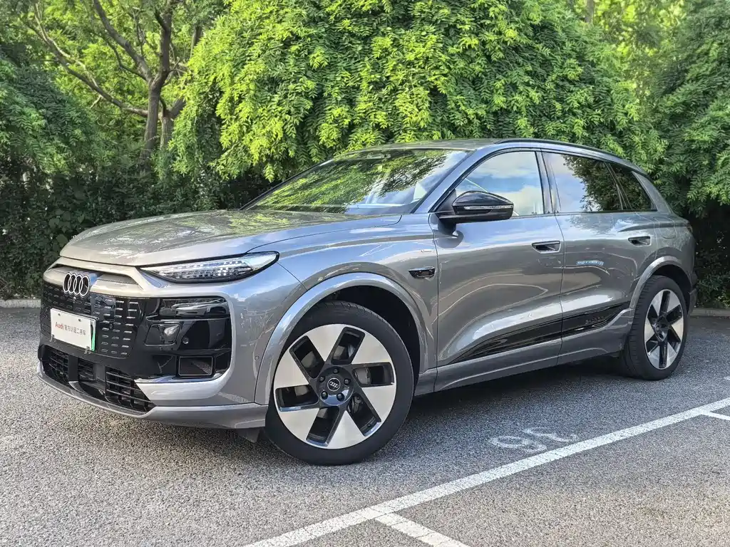 Audi Q6L e-tron 2025 — фото 1