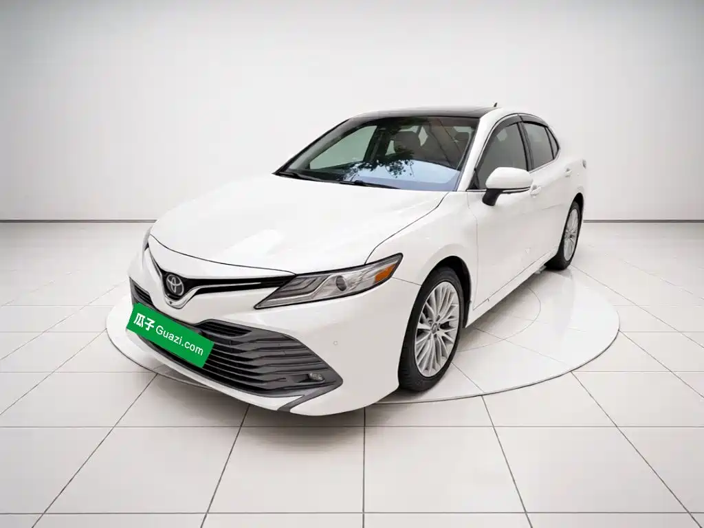 Toyota Camry 2018 — фото 1