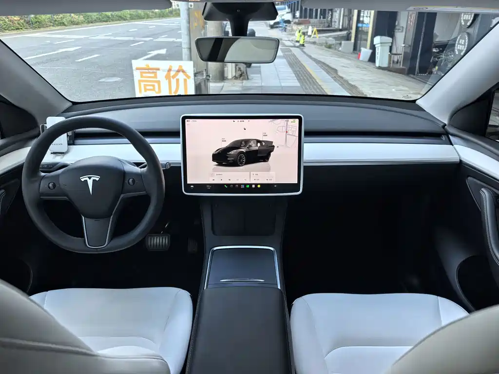 Tesla Model Y 2023 — фото 9