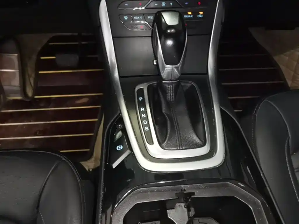 Ford Edge 2017 — фото 14